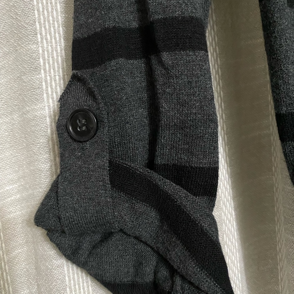 Express cardigan-size small - Picture 2 of 4